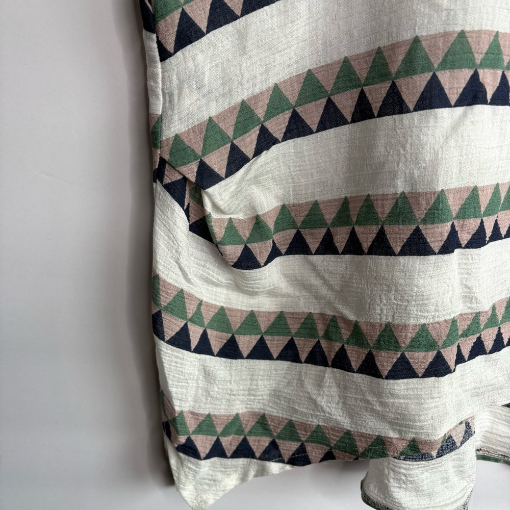 Geometric Patterned Women's Top - Picture 8 of 11